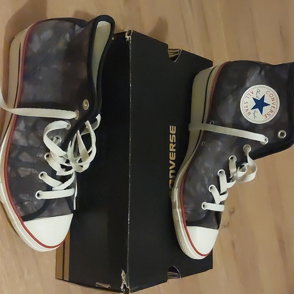 Converse - Picture 2 of 4